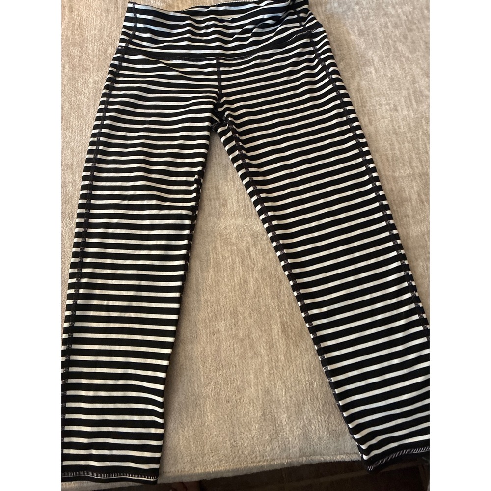 Athleta Striped Cropped Leggings Black White Capri Yoga Pants Small Tall ST‎
